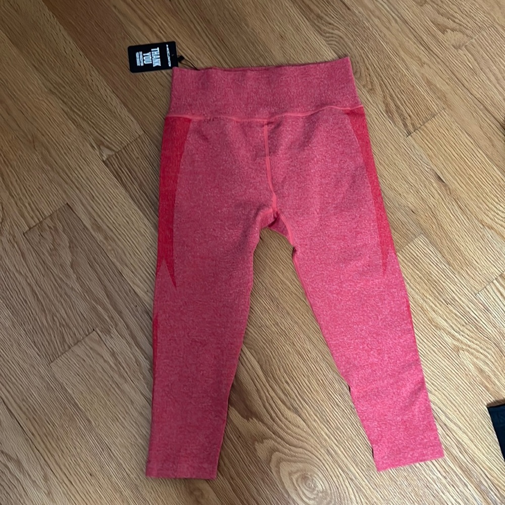MuscleMation Capri leggings